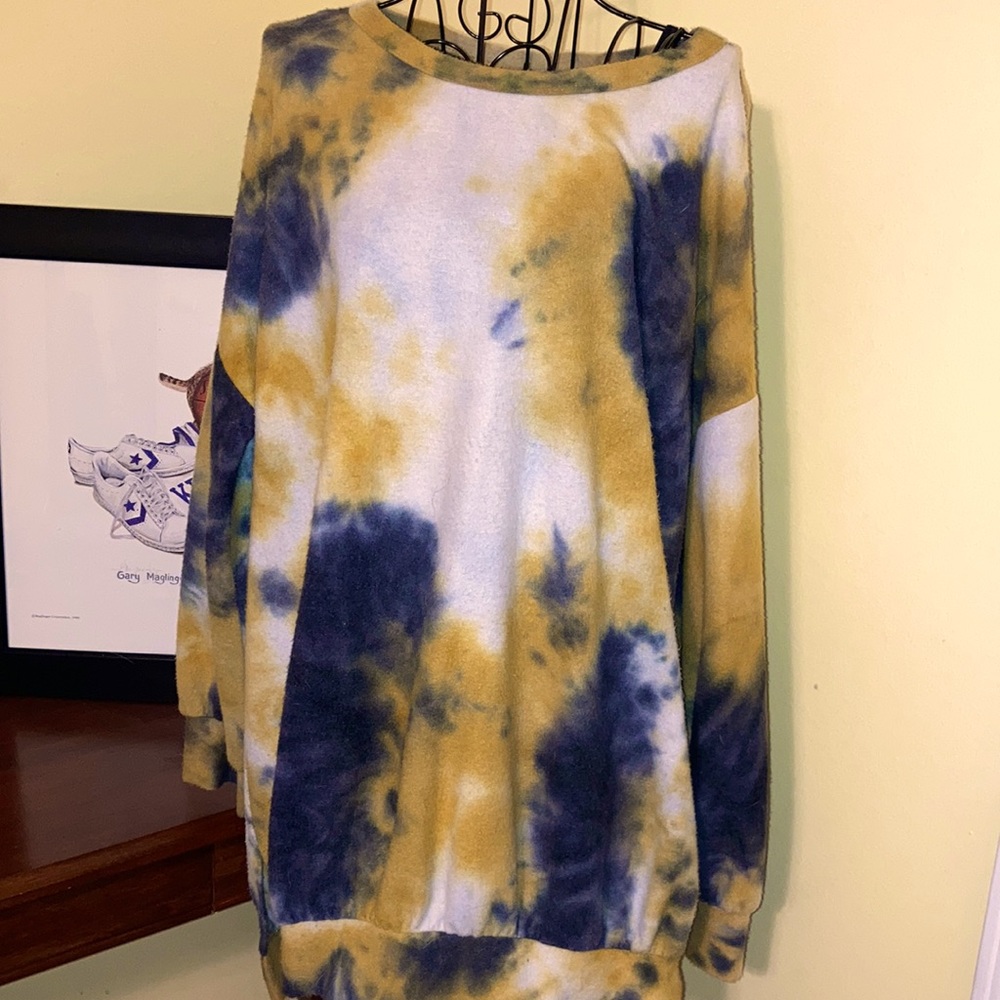 Oversized Tie Dyed Sweatshirt